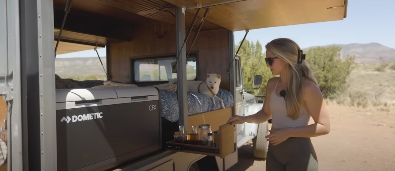 Toyota Land Cruiser độ nhà di động: Mở được cả 3 mặt, không ngán ‘vùng sâu vùng xa’ - Ảnh 6. Toyota Land Cruiser độ nhà di động: Mở được cả 3 mặt, không ngán ‘vùng sâu vùng xa’ - Ảnh 6.