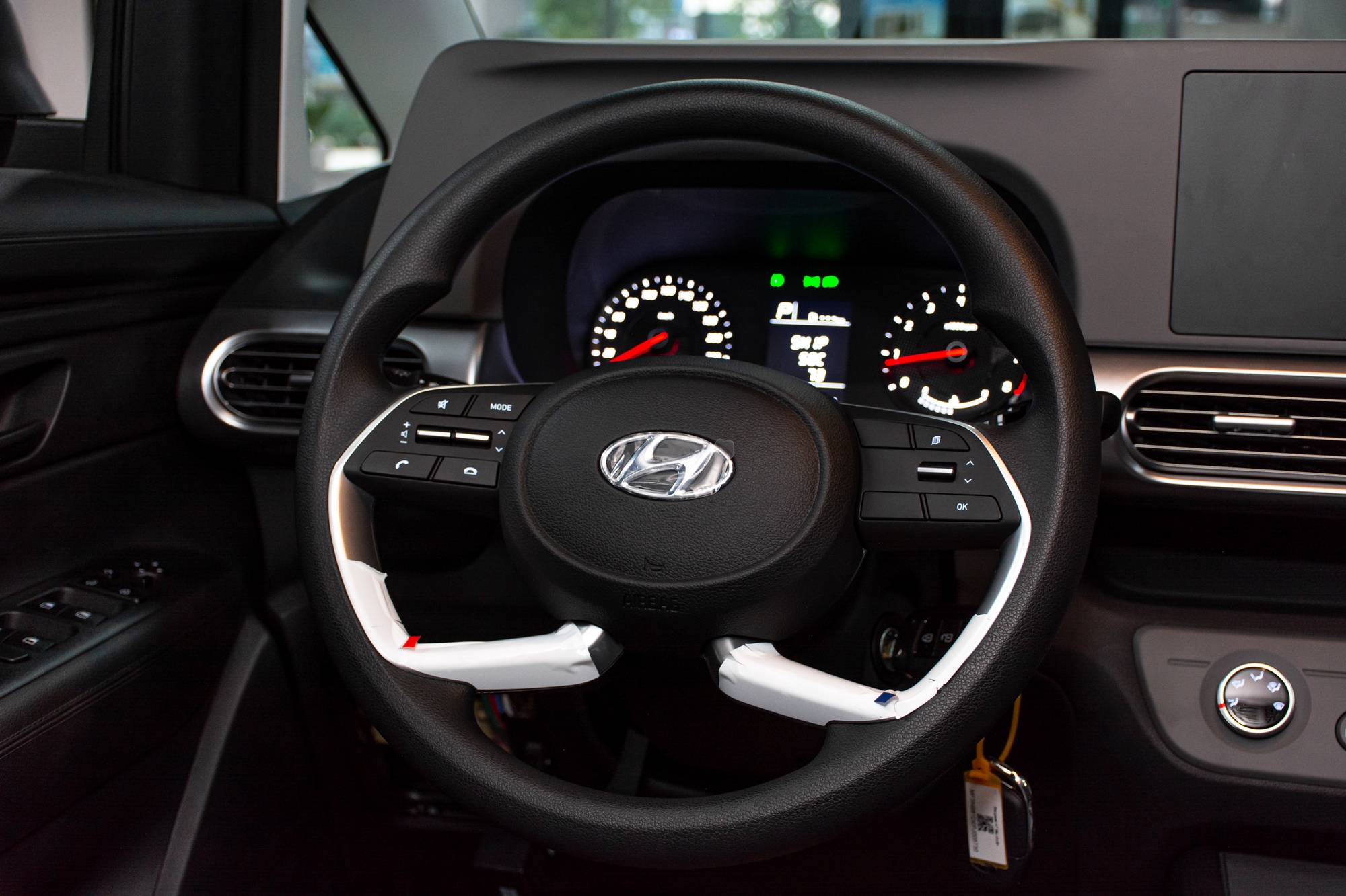 Xem Hyundai Stargazer phiên bản rẻ nhất: Nhắm tới tệp tài xế dịch vụ nhưng thiếu nhiều trang bị cơ bản - Ảnh 7.