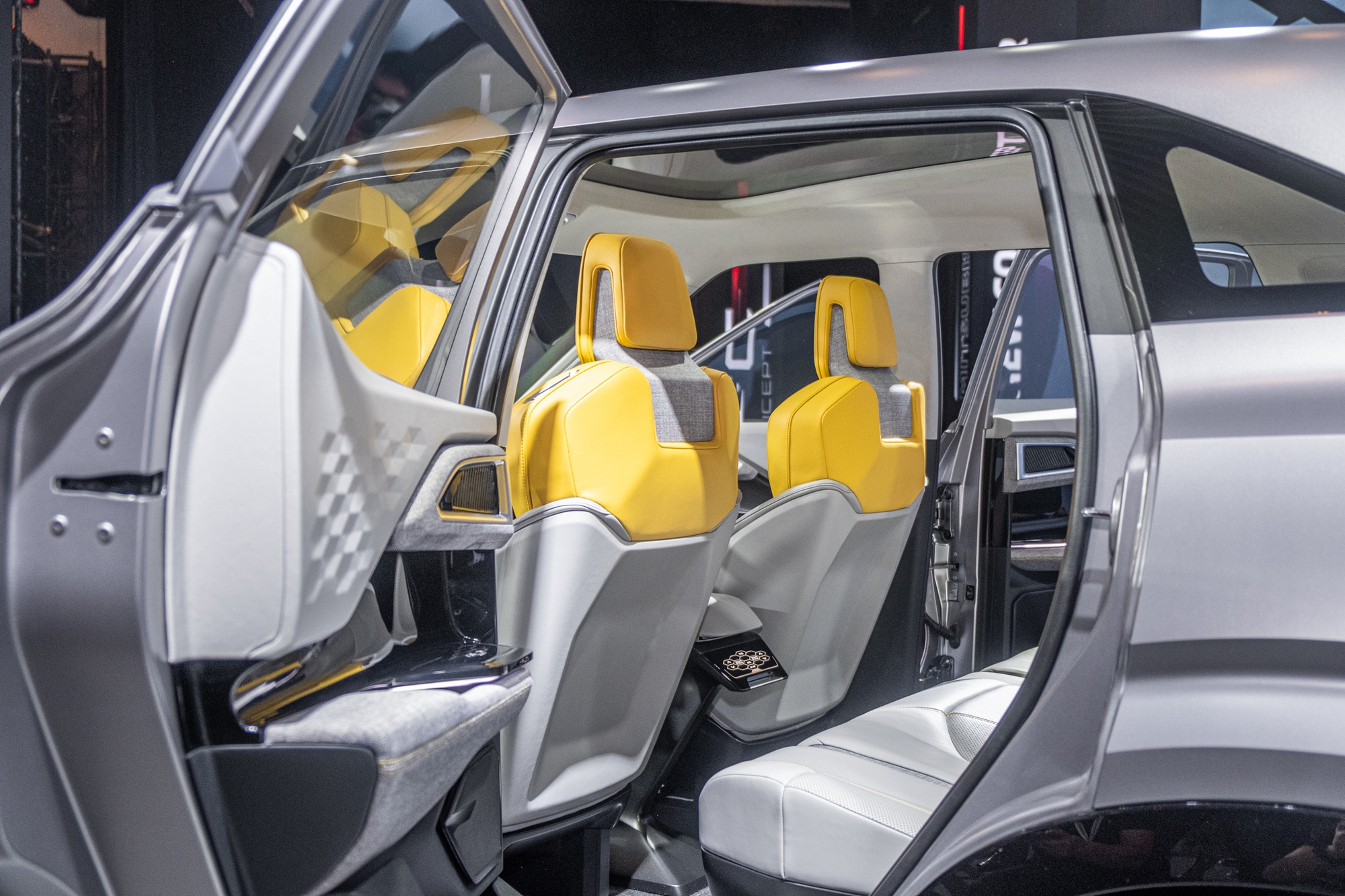 Đại lý đã nhận cọc Mitsubishi XFC Concept: Giá dự kiến 700-800 triệu đồng, giao xe giữa năm sau - Ảnh 4.