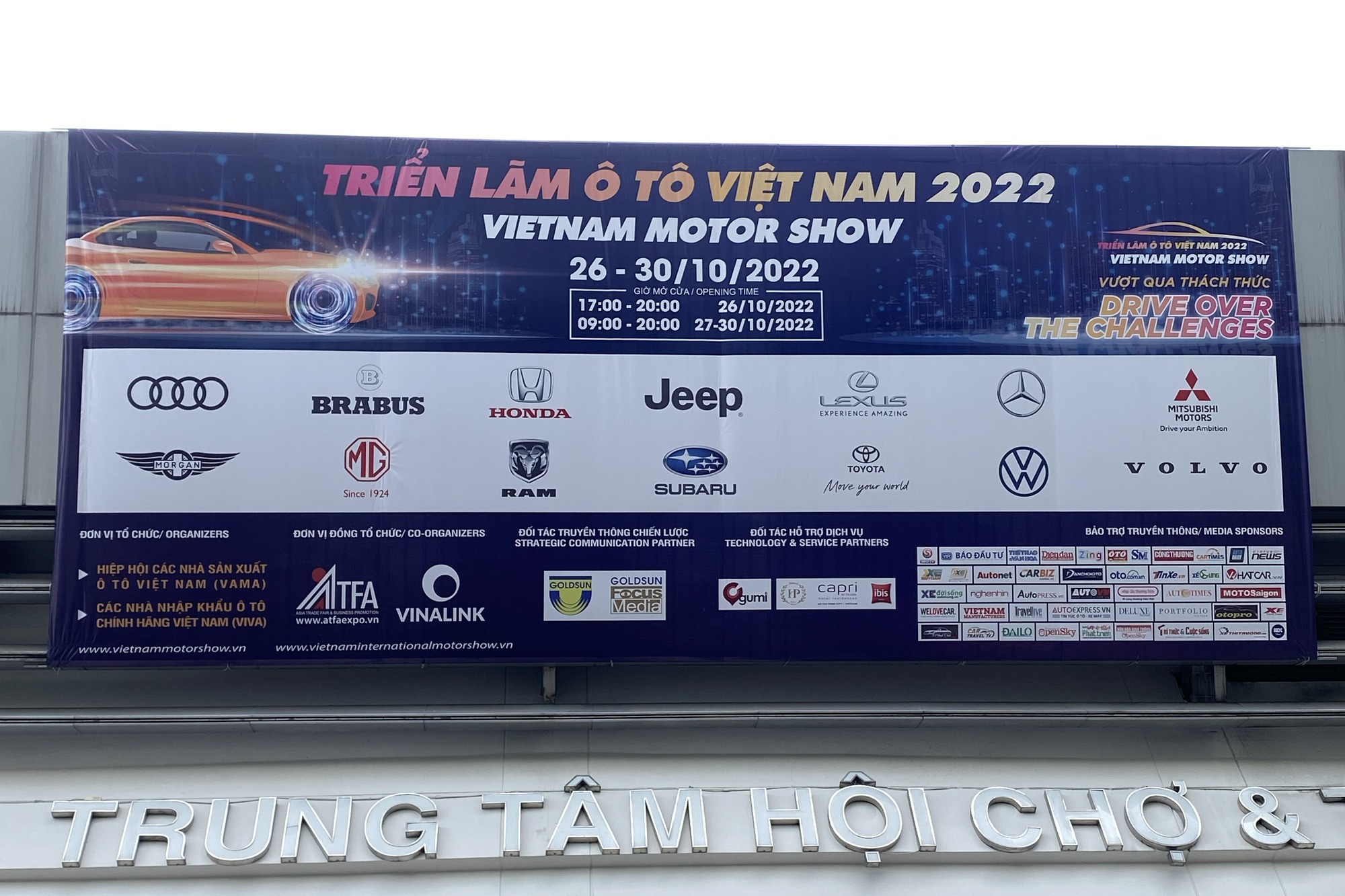 Loạt câu hỏi về Vietnam Motor Show 2022: Sự kiện lớn nhất ngành xe tại Việt Nam trở lại sau 2 năm ảnh hưởng bởi Covid-19  - Ảnh 1.