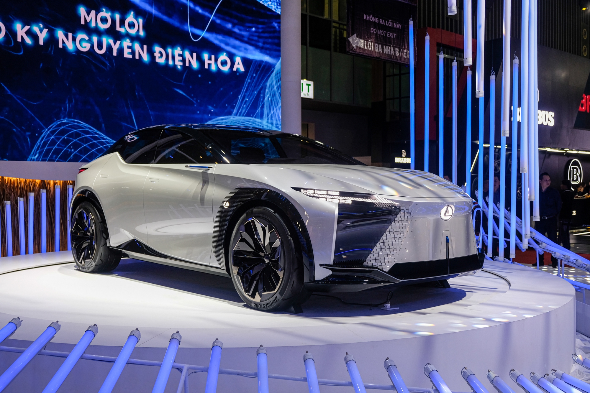 Lexus đem gian hàng hơn 20 tỷ đồng tới VMS 2022: Tâm điểm LF-Z và loạt xe cho ông chủ - Ảnh 2.