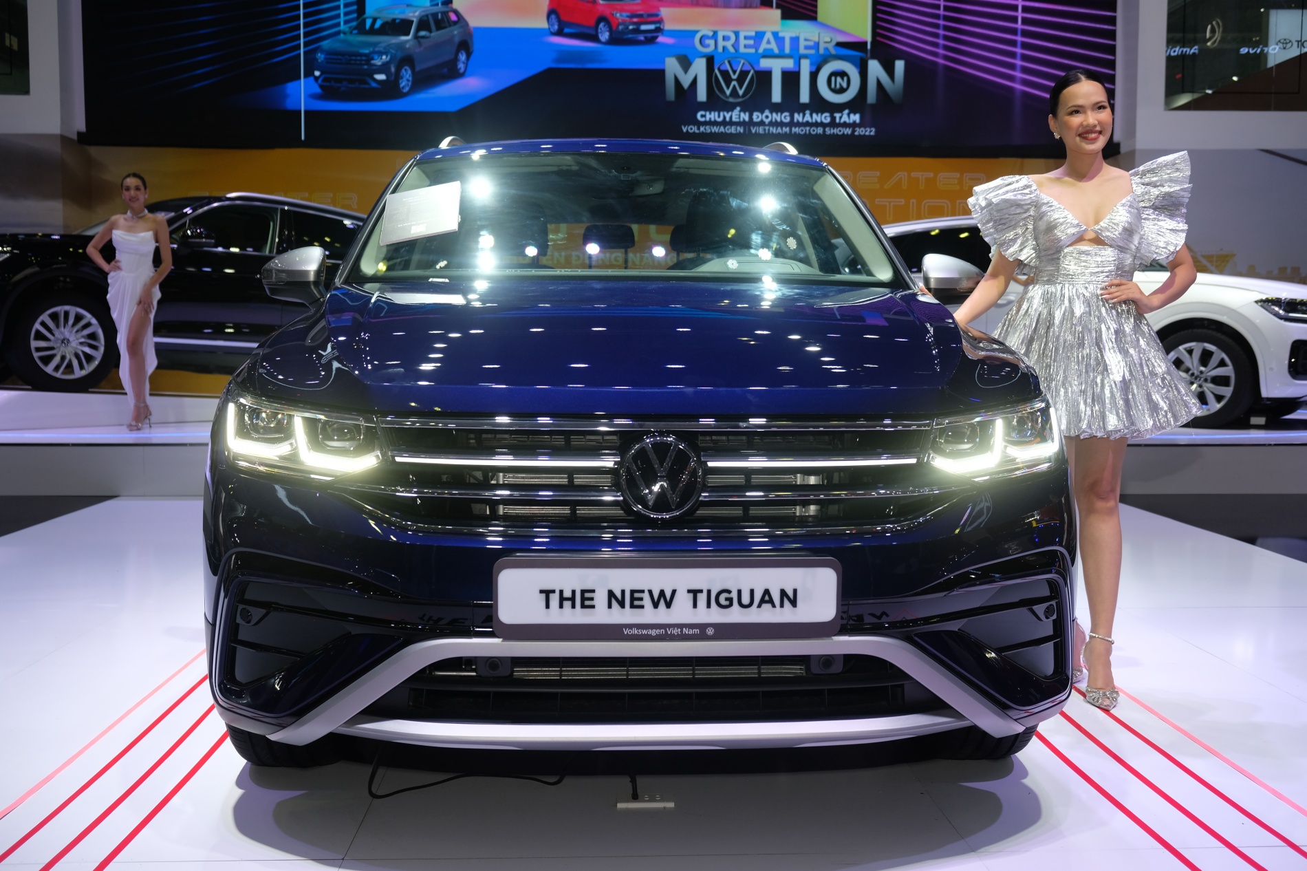 VW Tiguan Allspace 2023 giá 1,999 tỷ đồng tại Việt Nam: SUV 7 chỗ giá ngang tầm Mercedes GLC - Ảnh 1.