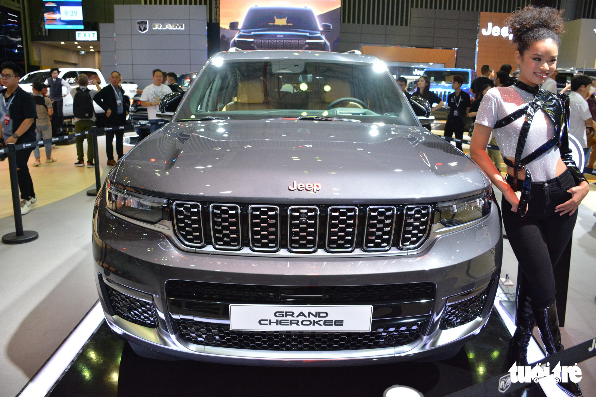 Jeep Grand Cherokee L giá hơn 6 tỉ đồng: SUV phổ thông được định vị ngang hạng sang ở Việt Nam - Ảnh 1.