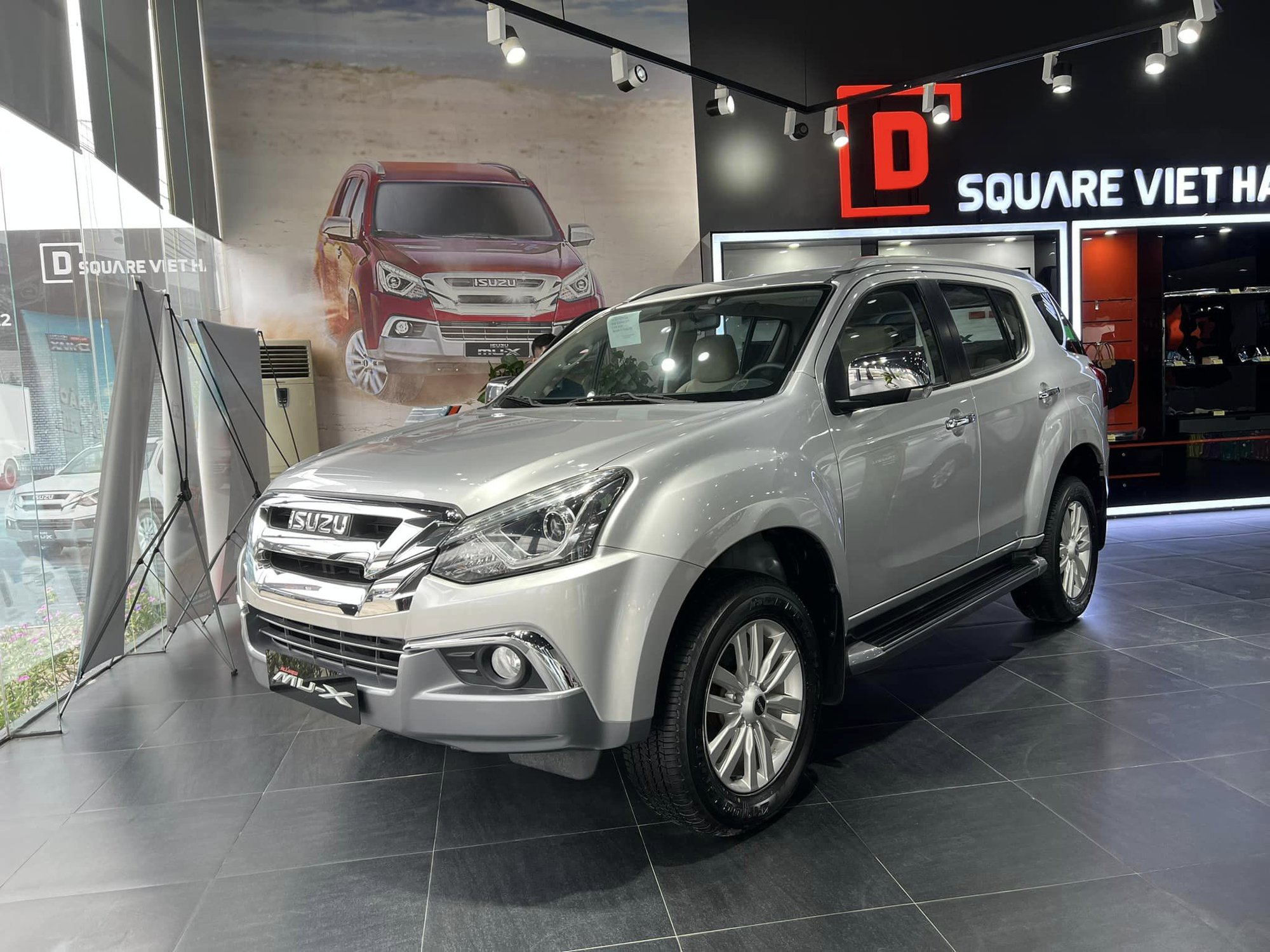 Đại lý xả kho Isuzu mu-X cũ giá từ 760 triệu đồng - SUV cỡ D rẻ nhất tại Việt Nam - Ảnh 1.