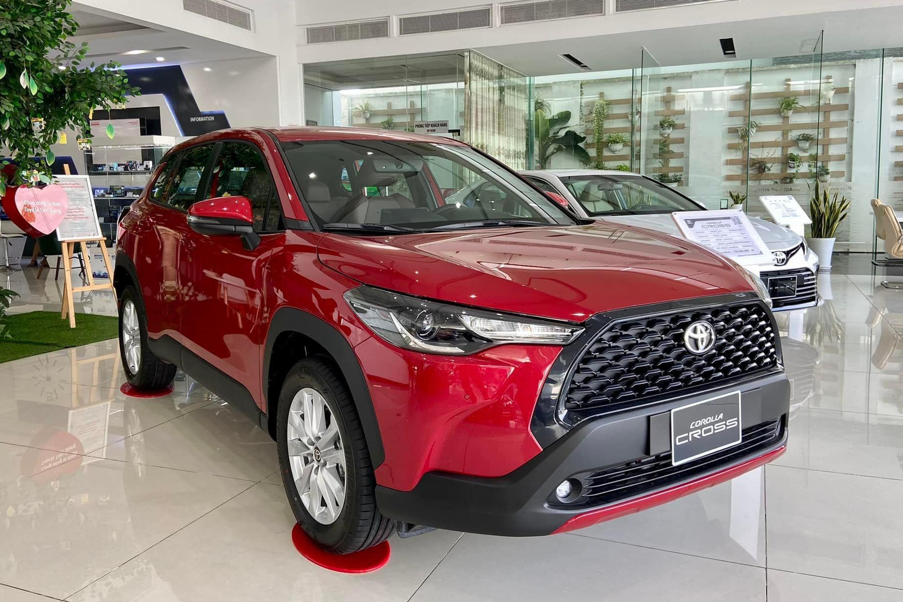 Toyota và Mitsubishi tuột dốc doanh số trong tháng 10 tại Việt Nam dù có xe lọt 'top' bán chạy - Ảnh 1.