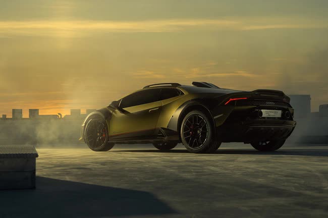 Vén màn Lamborghini Huracan Sterrato - Siêu xe off-road lạ lùng ra mắt cuối tháng này - Ảnh 2.