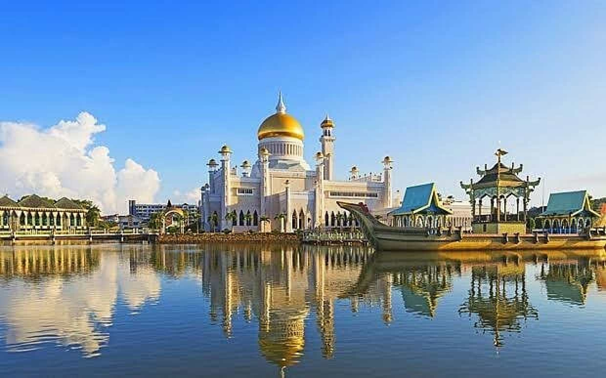 Huyền thoại Brunei 76 tuổi giàu cỡ nào mà sở hữu 600 chiếc Rolls Royce, có cả Boeing dát vàng, ở cung điện đẳng cấp nhất thế giới? - Ảnh 3.