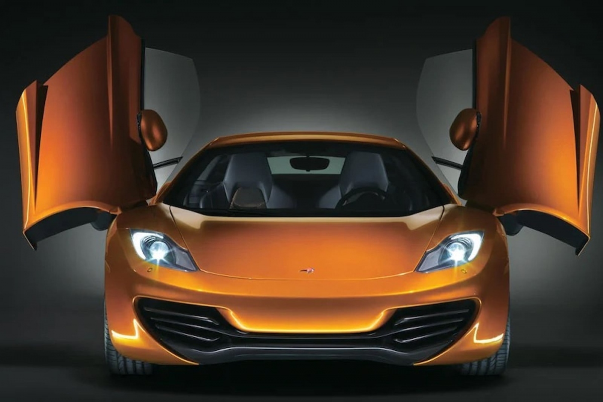 McLaren (cửa cánh bướm)