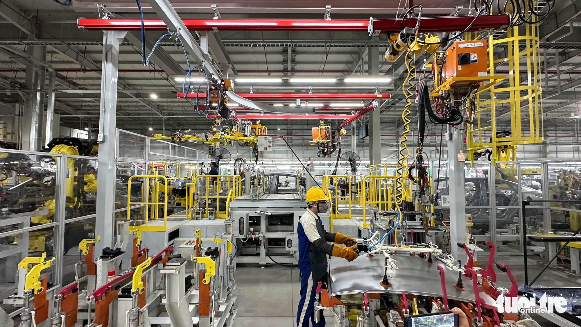 Bên trong nhà máy Hyundai Thành Công số 2: Xuất xưởng 11 xe/giờ, kỳ vọng hết khan xe - Ảnh 3. Bên trong nhà máy Hyundai Thành Công số 2: Xuất xưởng 11 xe/giờ, kỳ vọng hết khan xe - Ảnh 3.