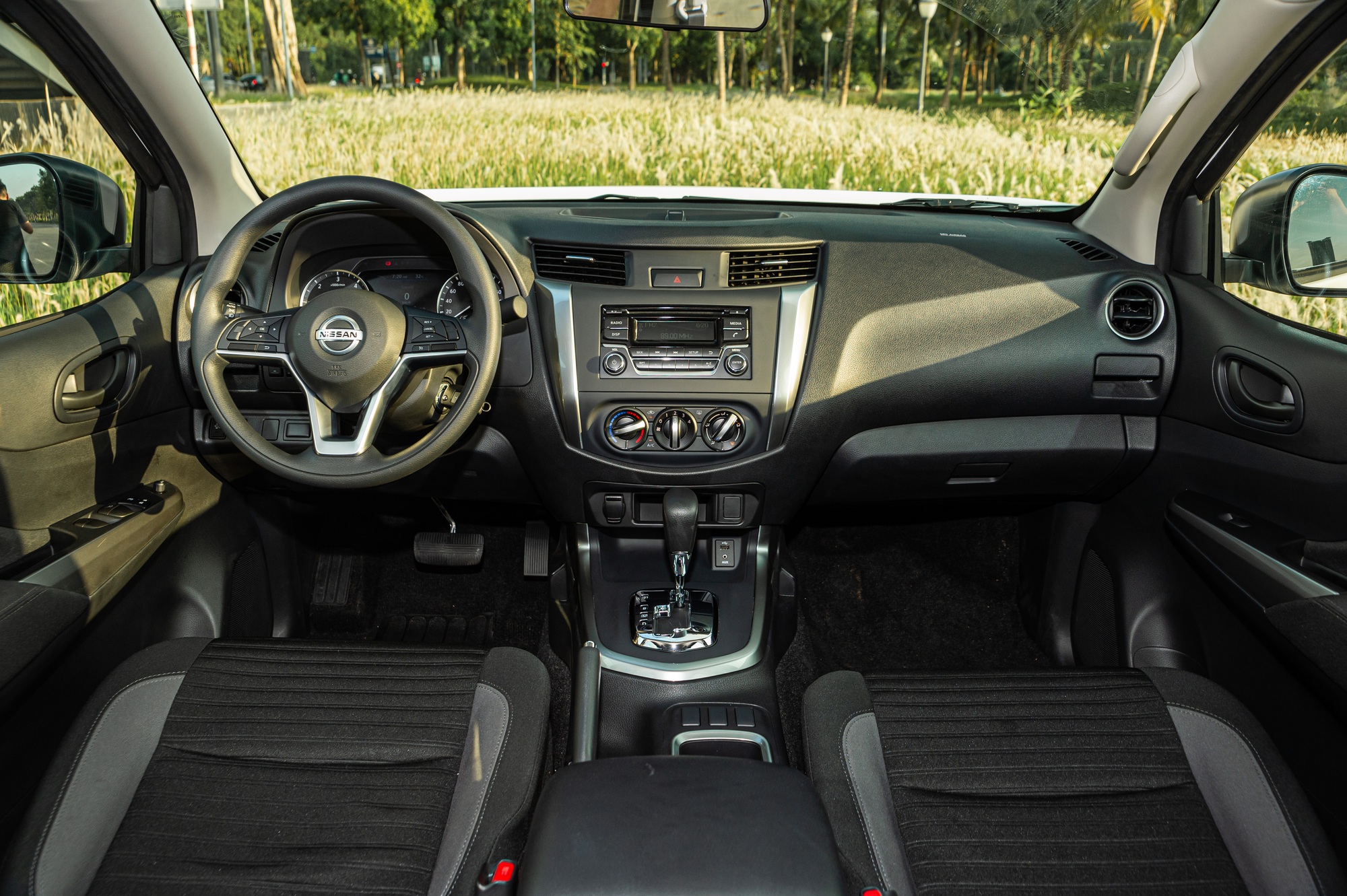 Ra mắt Nissan Navara bản 'giá rẻ' tại Việt Nam: Giá 699 triệu đồng, thêm lựa chọn cho người thực dụng - Ảnh 6.