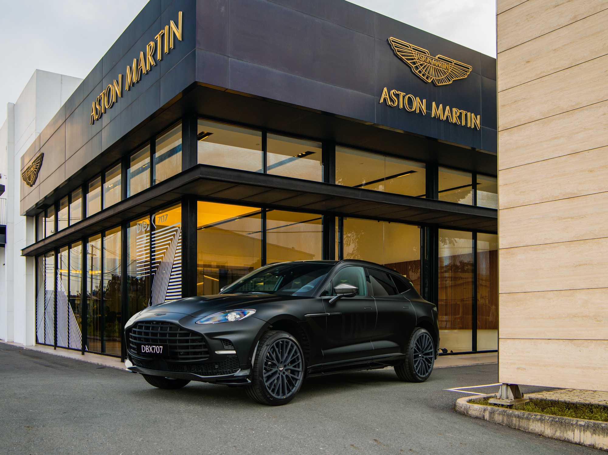 Aston Martin DBX707 giá hơn 21,8 tỉ đồng của ông Đặng Lê Nguyên Vũ về Việt Nam - Ảnh 2. Aston Martin DBX707 giá hơn 21,8 tỉ đồng của ông Đặng Lê Nguyên Vũ về Việt Nam - Ảnh 2.