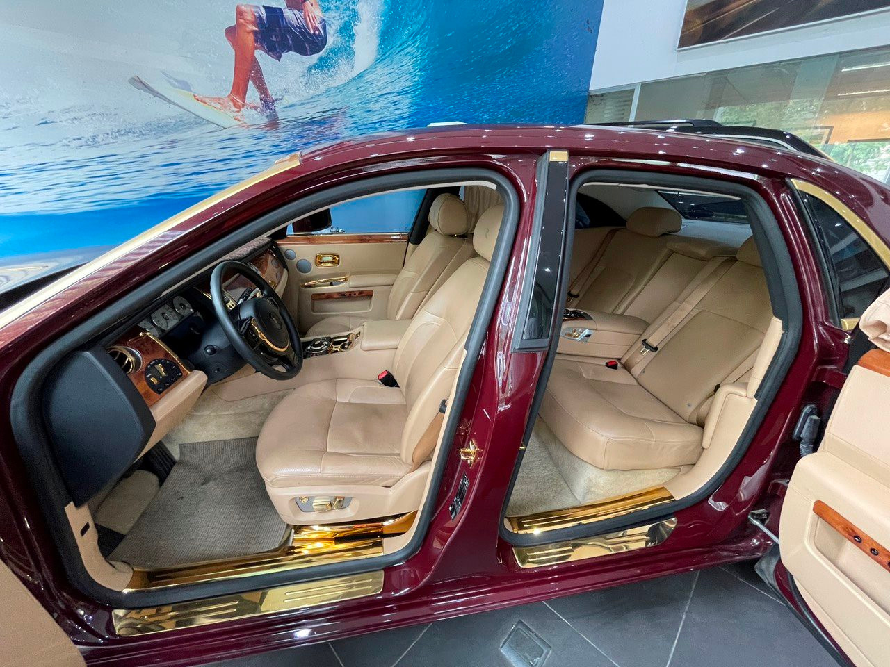 Siêu xe Rolls-Royce dát vàng của ông Trịnh Văn Quyết tiếp tục đấu giá thất bại lần 2 - Ảnh 4.