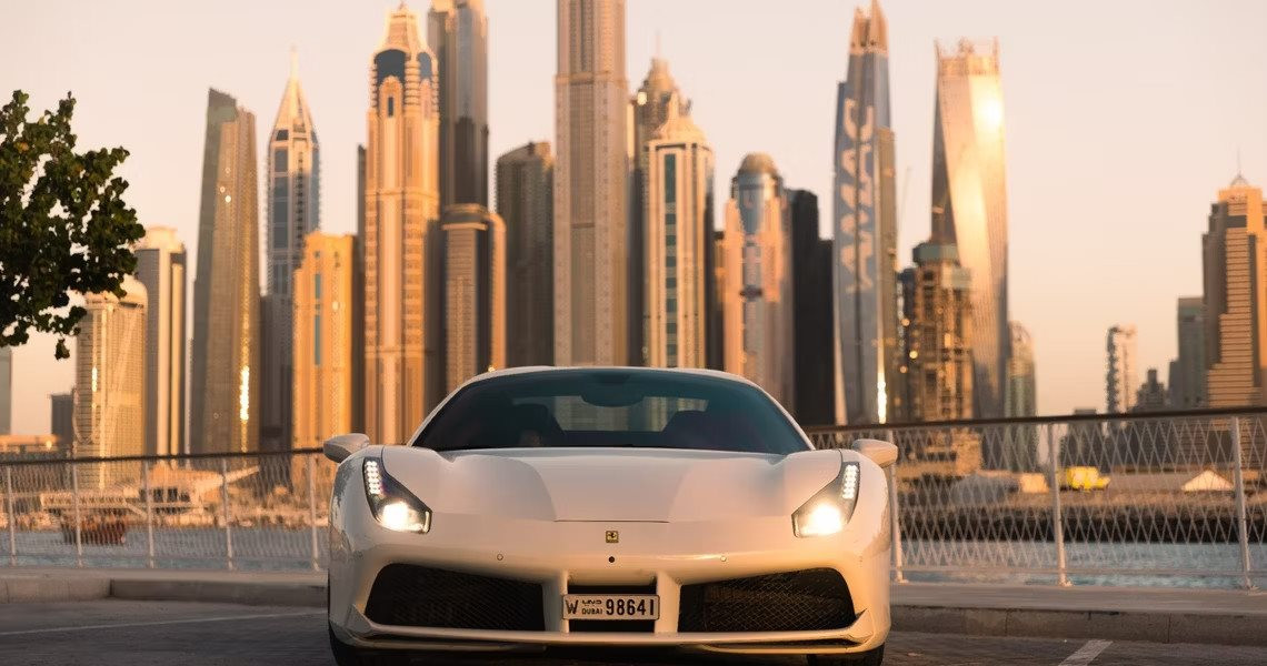 Siêu xe Ferrari là mơ ước của nhiều người nhưng lại bị vứt bỏ đầy rẫy ở thành phố Vàng, muốn mua chỉ cần đáp ứng 1 điều kiện - Ảnh 1.