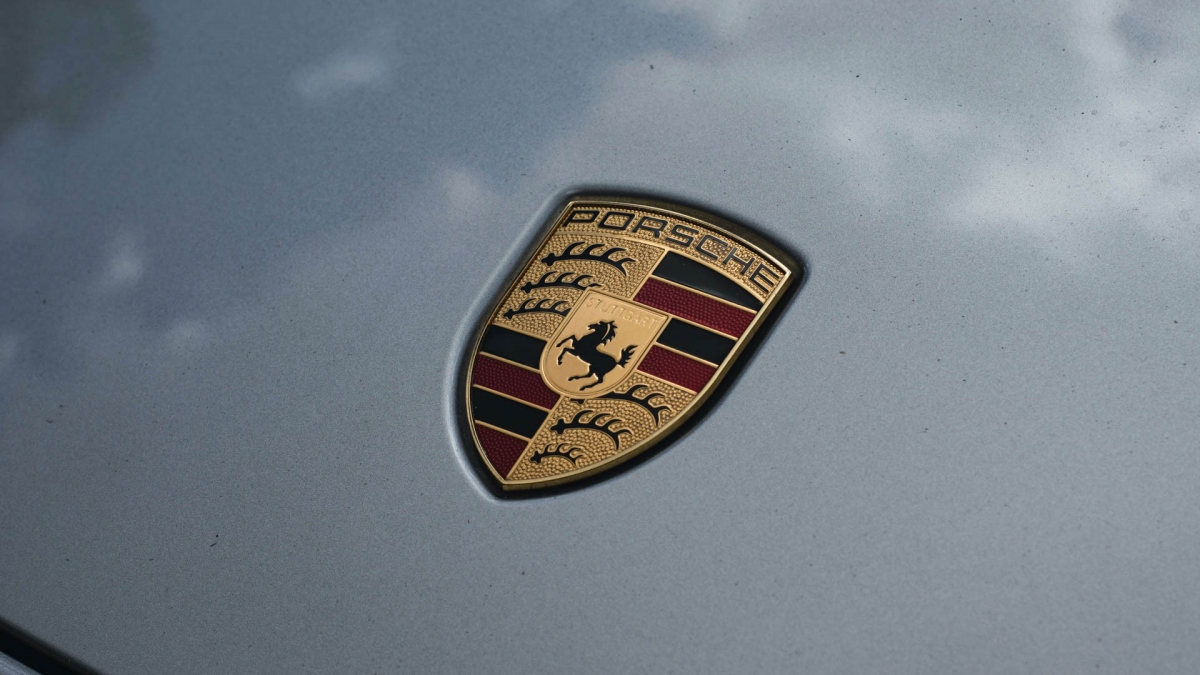 Porsche trở thành hãng xe không đáng tin cậy nhất - Ảnh 1.