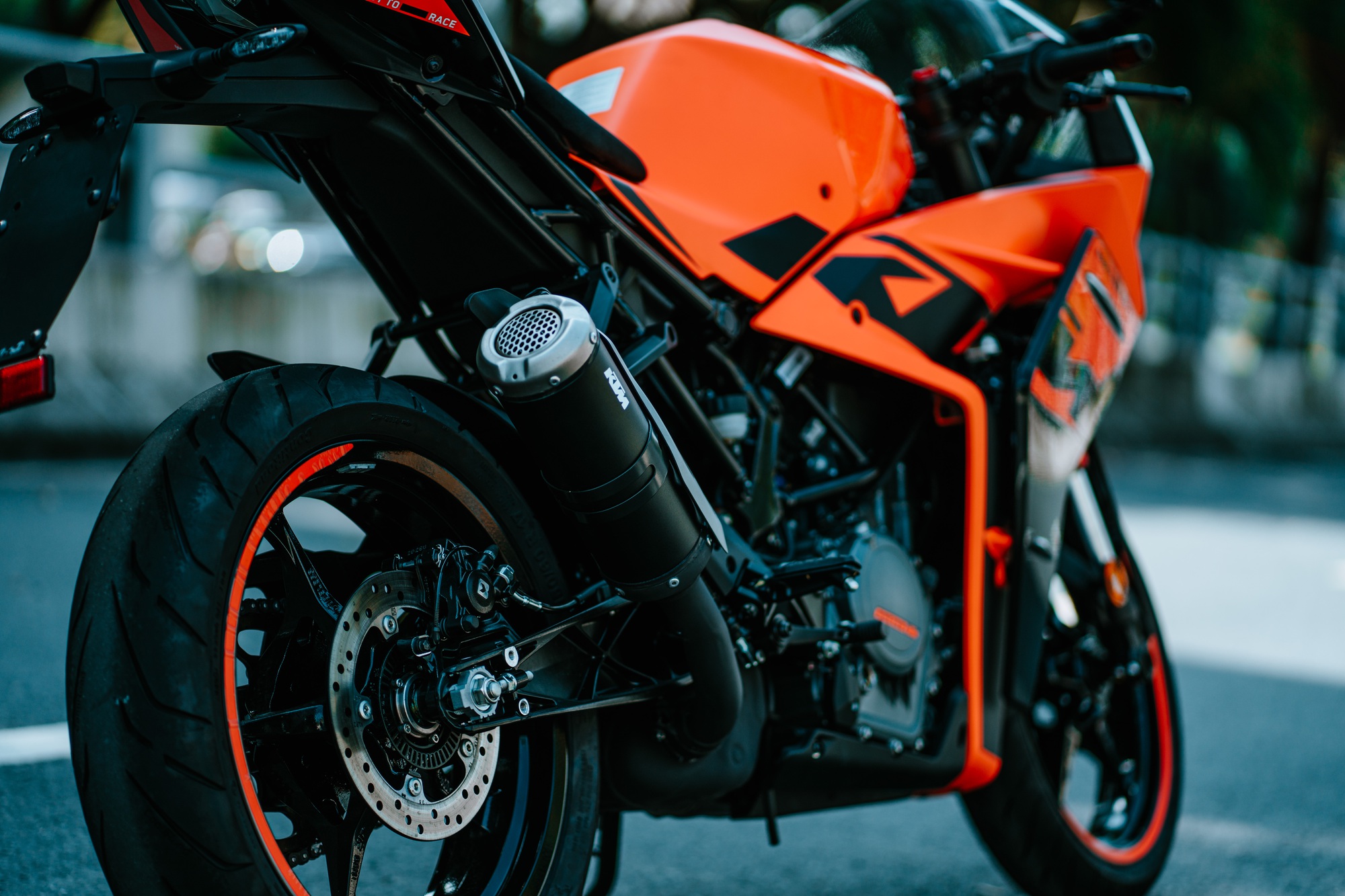 Ra mắt KTM RC 390 tại Việt Nam: Giá 209 triệu đồng, nhiều công nghệ như mô tô cao cấp - Ảnh 10.