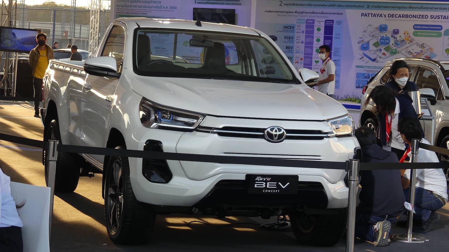 Toyota Hilux BEV - Ảnh 2.