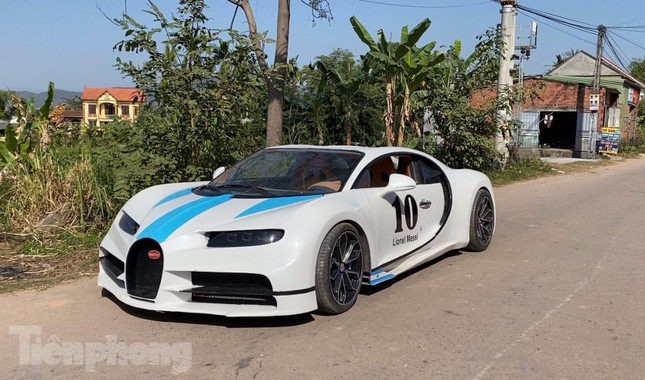 Bugatti Chiron tự chế trang trí màu cờ sắc áo tuyển Argentina - Ảnh 3.