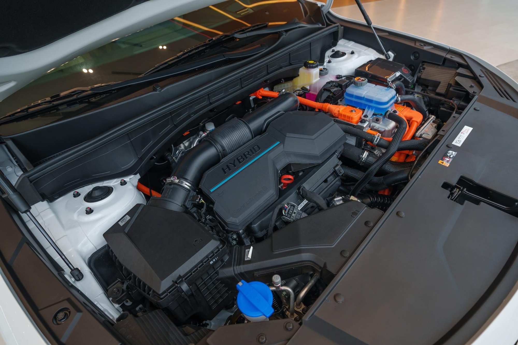 Kia Sorento hybrid ồ ạt về đại lý: Giá từ 1,4 tỷ đồng, bản cắm sạc đắt hơn nửa tỷ so với máy xăng - Ảnh 4.