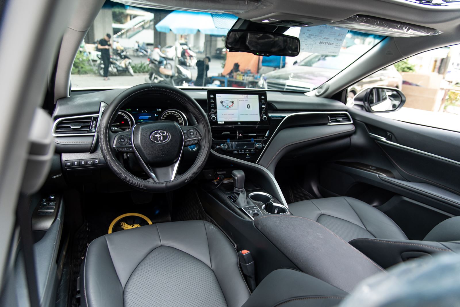 Toyota Camry biển tứ quý 8 giảm giá 400 triệu sau 1 tháng: Giá mới vẫn ngang Lexus ES 'đập hộp' - Ảnh 4.
