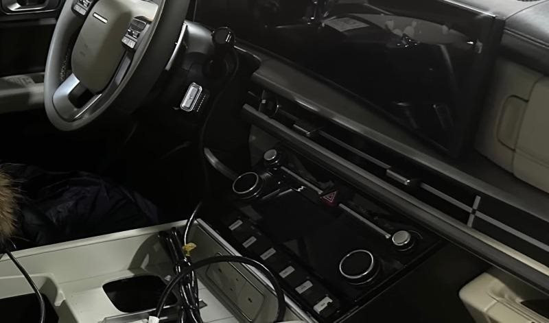 Lộ ảnh nội thất ‘như Range Rover’ của Hyundai Santa Fe mới - Ảnh 3.