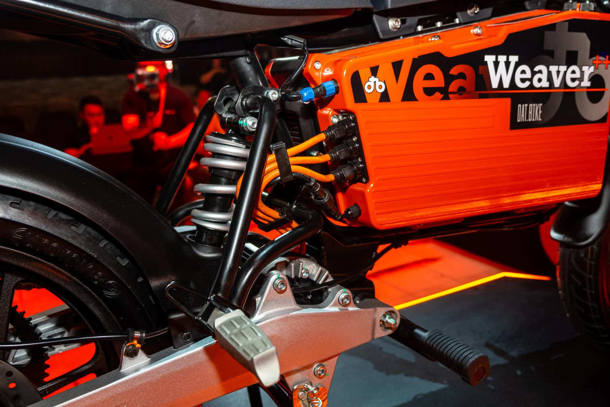 Ra mắt Dat Bike Weaver++: Giá 65,9 triệu đồng, dáng cổ điển, sạc nhanh chưa từng có tại Việt Nam - Ảnh 3.