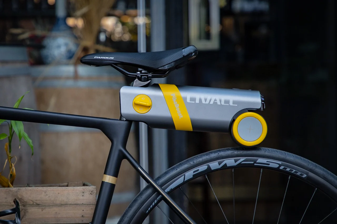 CLIP: Thiết bị biến xe đạp thành xe đạp điện trong 30 giây - Ảnh 1.