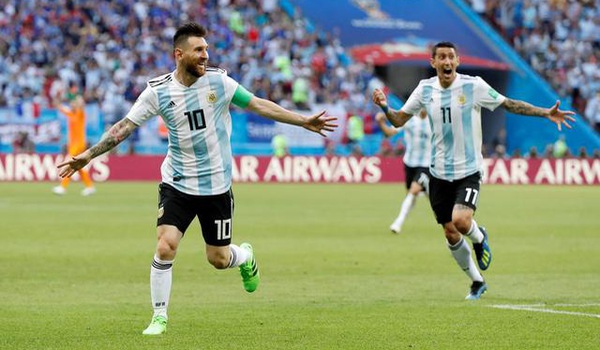 Trang trí xe bằng hình ảnh đội tuyển Argentina - Ảnh 2.