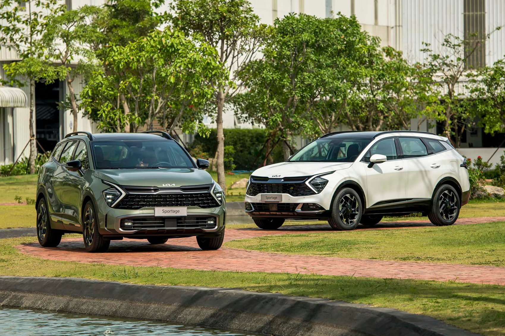 Ảnh thực tế Kia Sportage 2022 tại Việt Nam: Giá chốt từ 899 triệu đồng, 8 phiên bản, lắp ráp trong nước, đắt hơn Hyundai Tucson - Ảnh 1.