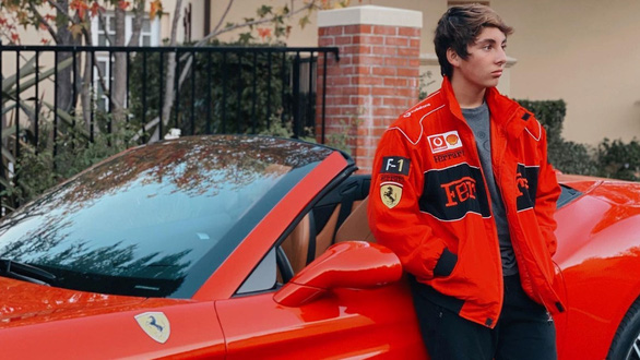 ‘Đứa trẻ giàu nhất nước Mỹ’ sở hữu bộ sưu tập xe hàng triệu USD khi mới 15 tuổi - Ảnh 1.