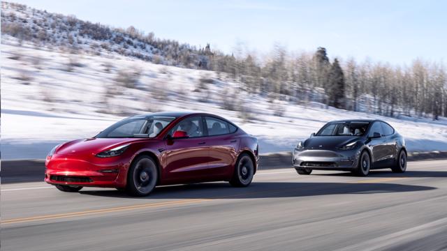 Tesla cars will automatically close car windows when it detects rain - Photo 1.