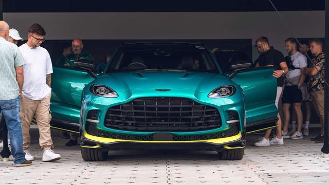 Aston Martin ra mắt SUV siêu sang nhanh nhất thế giới - Ảnh 1.