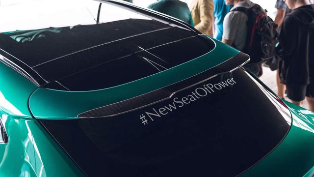 Aston Martin ra mắt SUV siêu sang nhanh nhất thế giới - Ảnh 2.