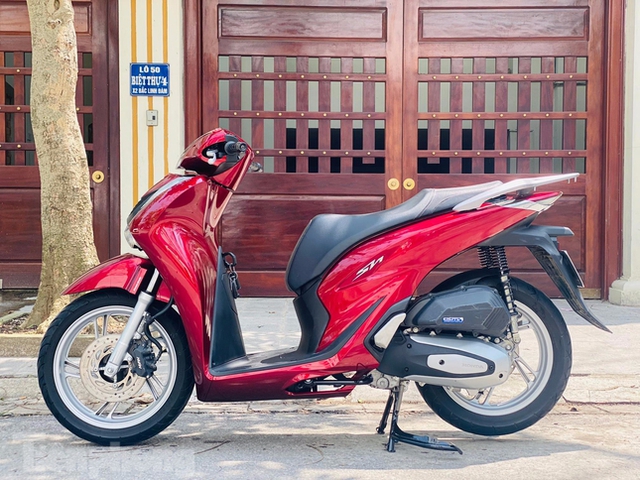 Chuyện lạ tại Việt Nam: Xe máy cũ đắt hơn cả giá niêm yết của xe máy mới - Ảnh 2.