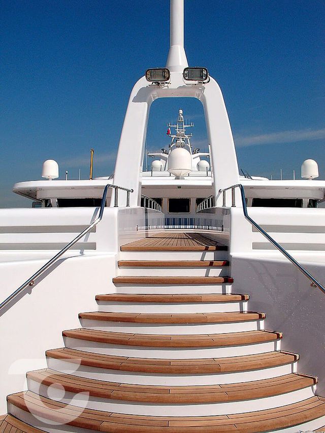 Inside the luxurious Middle Eastern superyacht of the Emir of Dubai - Photo 4.