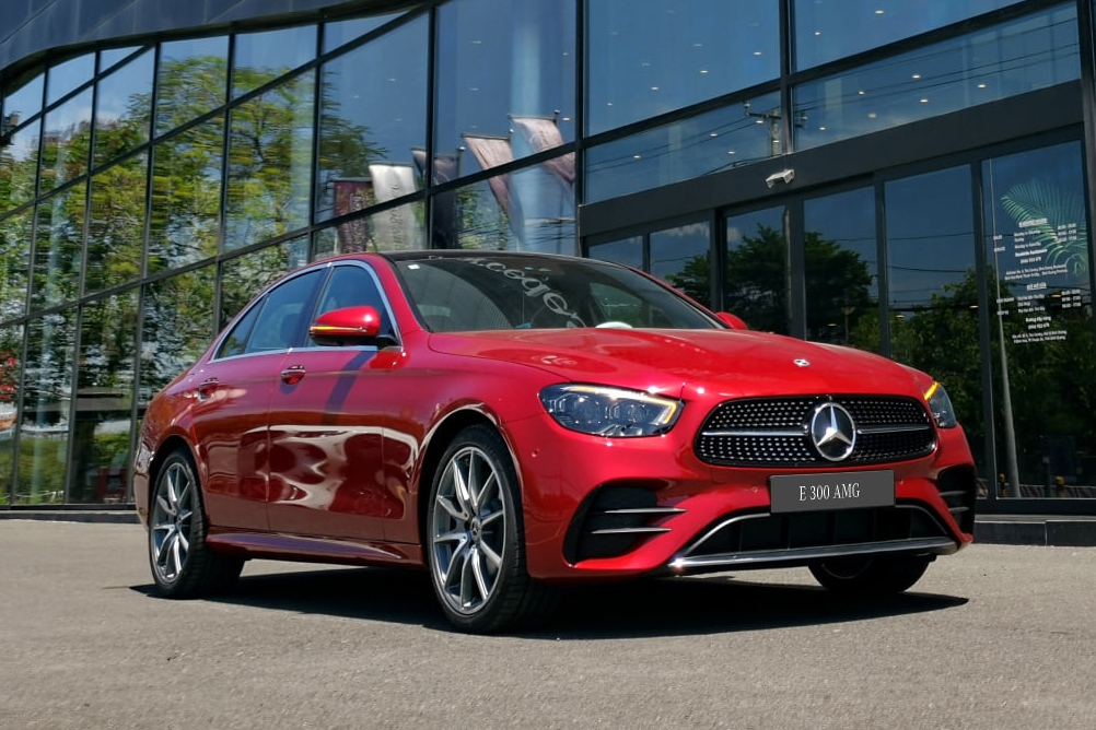 Loạt xe đua nâng cấp trang bị tại Việt Nam: Mercedes-Benz chơi lớn, Nissan vội sửa sai - Ảnh 1.