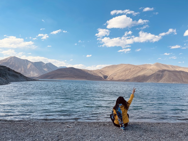Trải nghiệm khó quên ở Ladakh - Tiểu Tây Tạng của cô gái Việt: Thời tiết lạnh buốt, móng tay và tóc gãy vì khô, shock độ cao khi băng đèo cao nhất thế giới… - Ảnh 6.