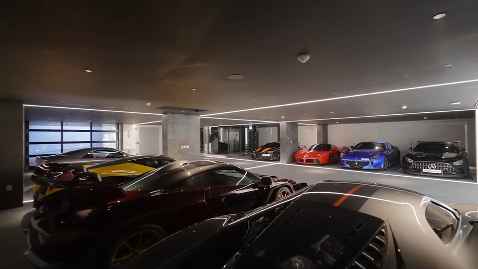 Garage dưới biển với bộ sưu tập siêu xe trị giá 24 triệu USD - Ảnh 2.