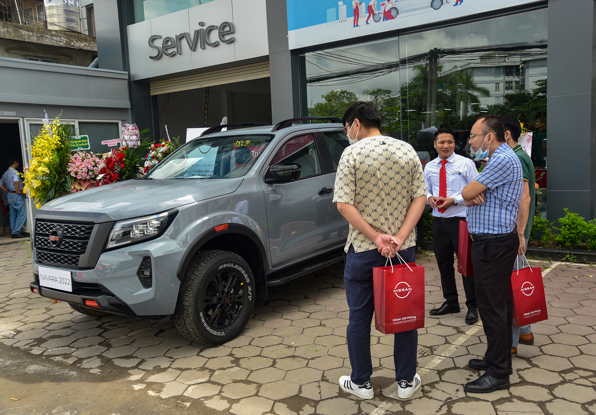 Hội người dùng trải nghiệm nhanh Nissan Navara 2022: Đẹp và yên tĩnh hơn, hợp làm bán tải đi phố - Ảnh 2.