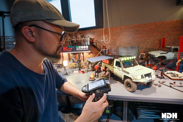 Bộ mô hình Luffy và siêu xe để taplo  quà tặng decor cao cấp tại Hà Nội