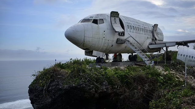 Bi an dang sau chiec Boeing 737 bi bo quen tren canh dong o Bali suot nhieu nam troi