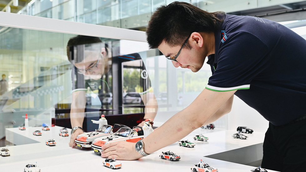 Nhân viên Porsche sưu tầm gần 1.000 mô hình xe, được thăng chức giám đốc - Ảnh 3.