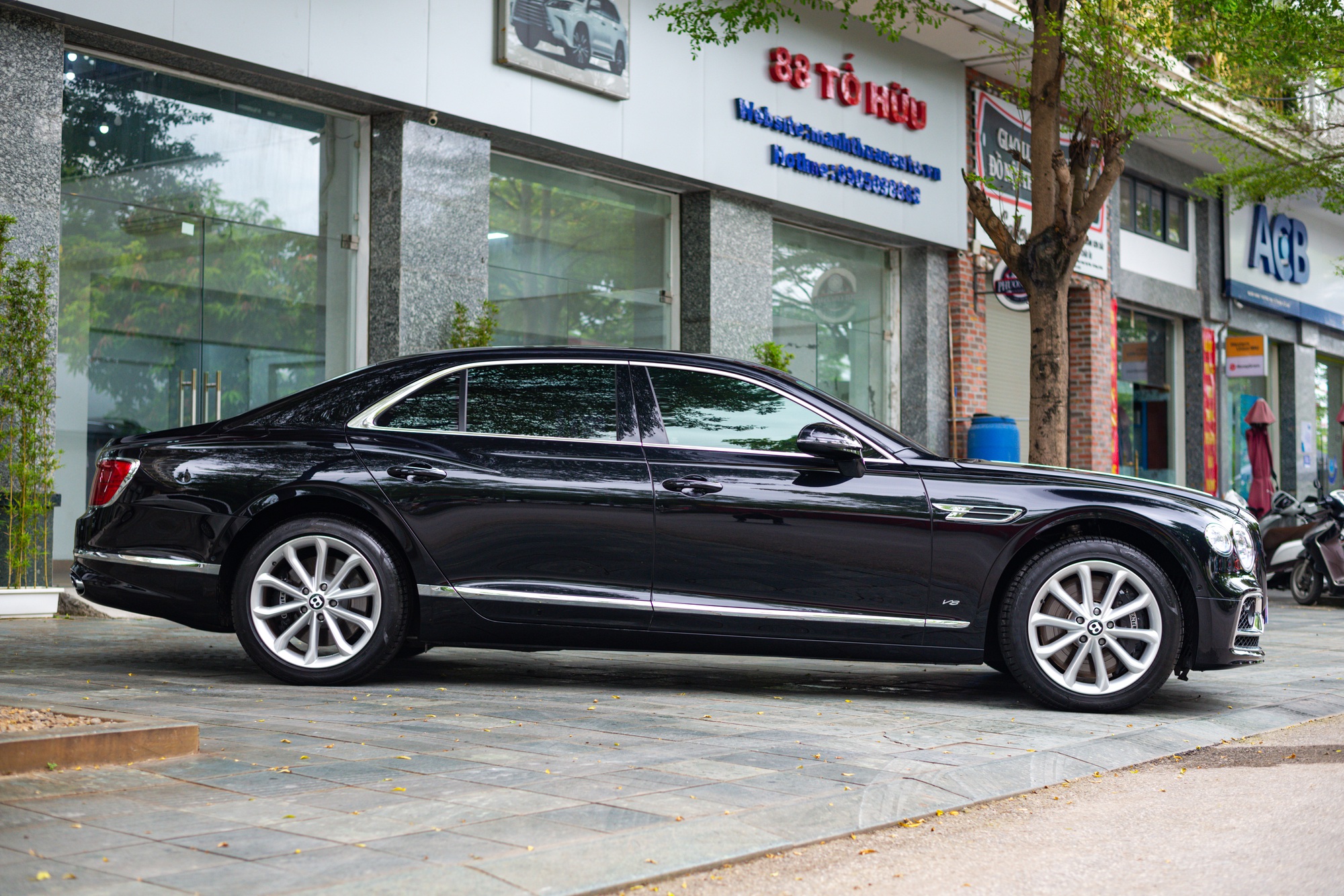 Bentley Flying Spur lăn bánh nhẹ 1.700 km giá 18,5 tỷ đồng - Ảnh 7.