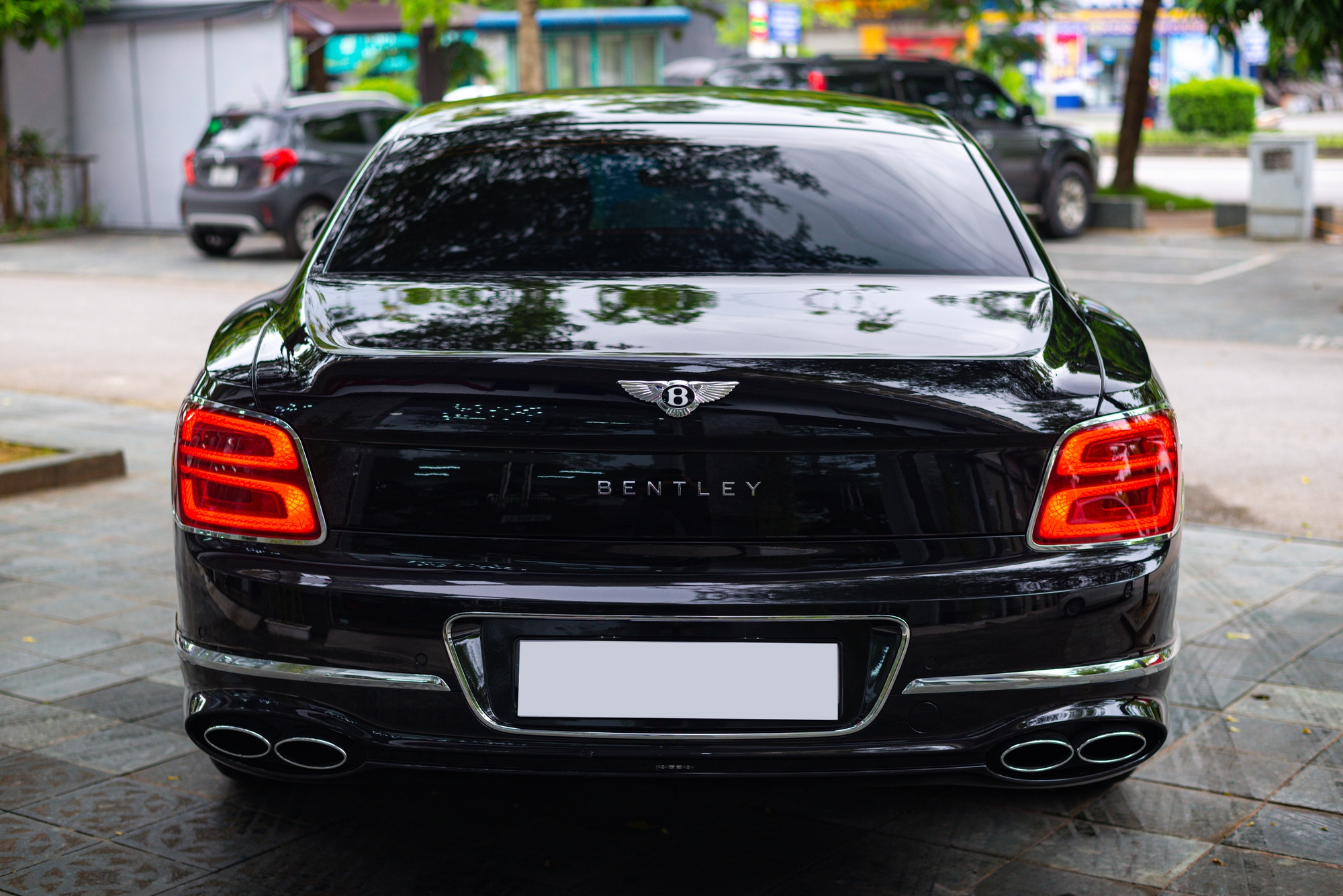 Bentley Flying Spur lăn bánh nhẹ 1.700 km giá 18,5 tỷ đồng - Ảnh 9.