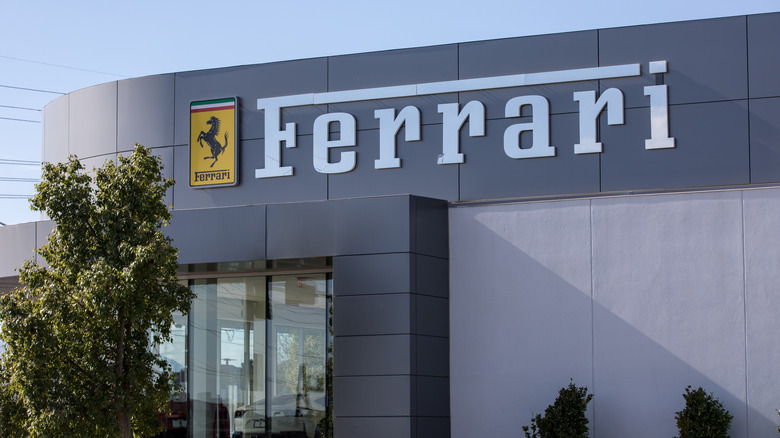 Các quy tắc bất thành văn cần tuân thủ khi sở hữu siêu xe Ferrari - Ảnh 1.