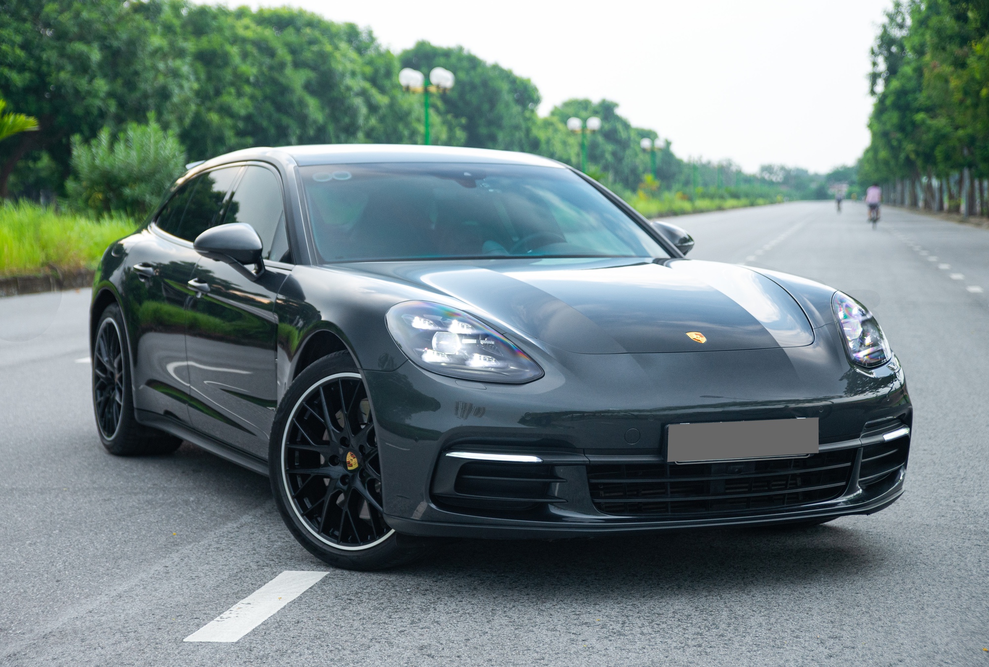 Porsche Panamera 4 Sport Turismo siêu hiếm ở Việt Nam được bán lại với