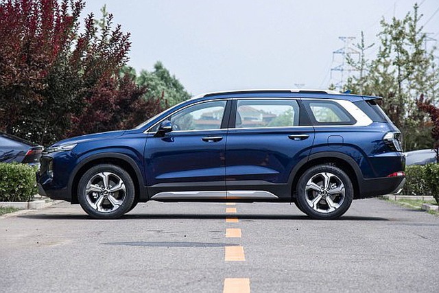 Hyundai Santa Fe 2023 ra mắt Trung Quốc: Dài gần 5 mét, hàng ghế 3 rộng thênh thang, 6 chỗ ngồi - Ảnh 3. Hyundai Santa Fe 2023 ra mắt Trung Quốc: Dài gần 5 mét, hàng ghế 3 rộng thênh thang, 6 chỗ ngồi - Ảnh 3.