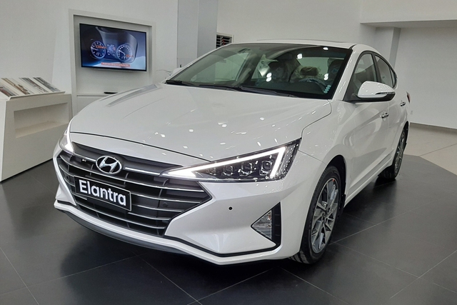 Hyundai Elantra cả tháng không bán xe nào tại Việt Nam: Khả năng dọn đường đón đời mới, đáp trả K3 - Ảnh 1.