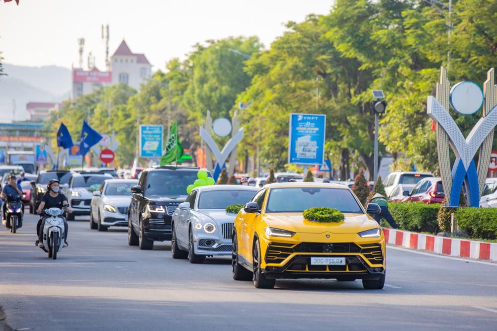 Mãn nhãn màn dạo phố của dàn siêu xe triệu đô lớn nhất từ trước đến nay - Ảnh 3.