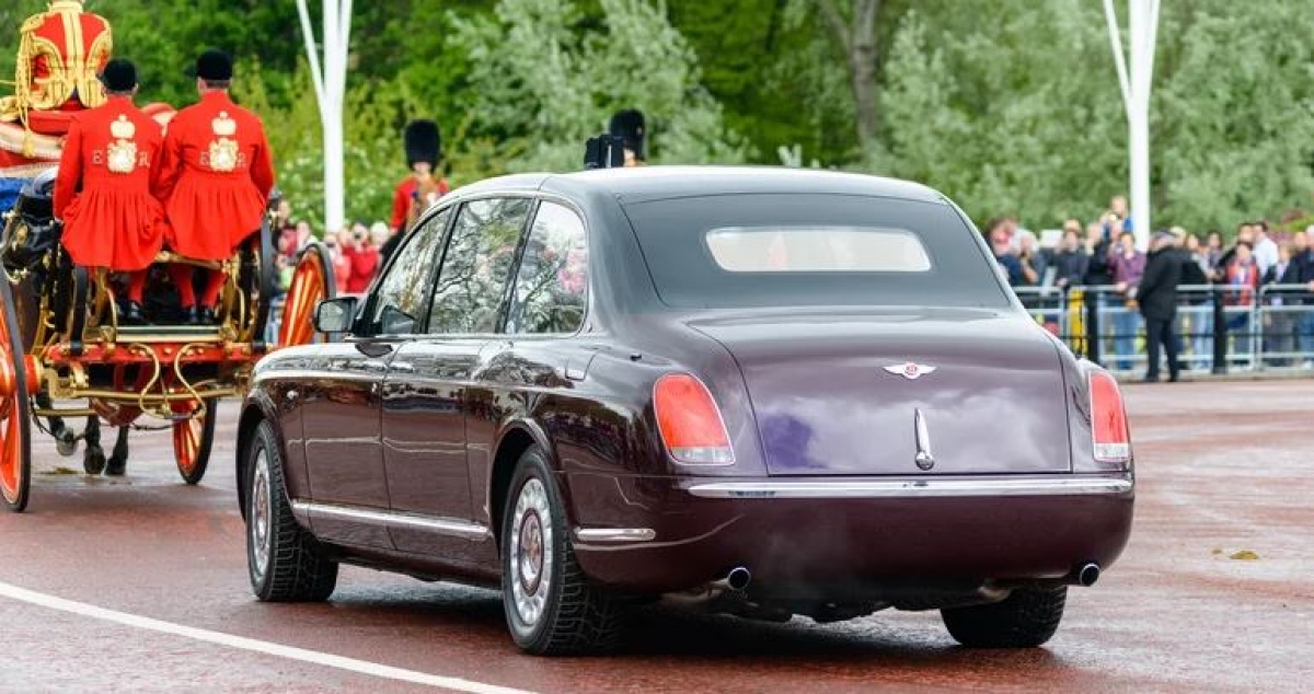 Xe bọc thép của Nữ hoàng Elizabeth II có gì đặc biệt? - Ảnh 2.