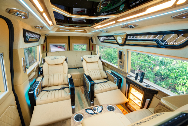 DCar khai trương Thế Giới Limousine với quy mô lớn bậc nhất miền Bắc - Ảnh 6. DCar khai trương Thế Giới Limousine với quy mô lớn bậc nhất miền Bắc - Ảnh 6.